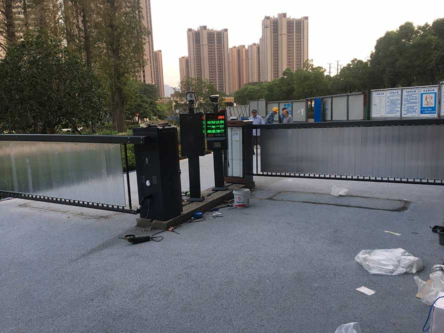 广告道闸车牌识别